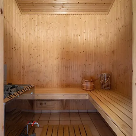 Maxi With Sauna And Jacuzzi *