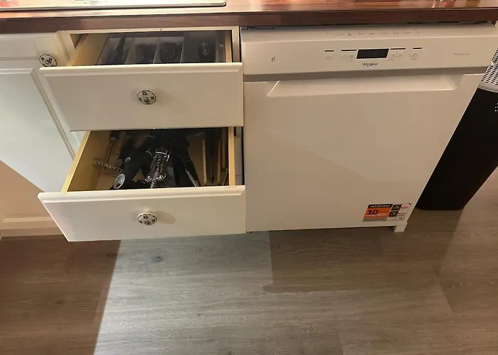 Semesterbostad Maxi With Sauna And Jacuzzi Kovan